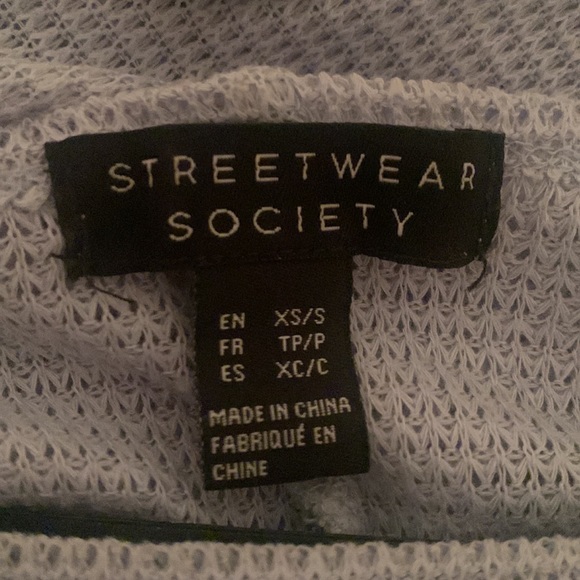 XS/S oversized blue shirt. Thin, long sleeves. - Picture 3 of 3